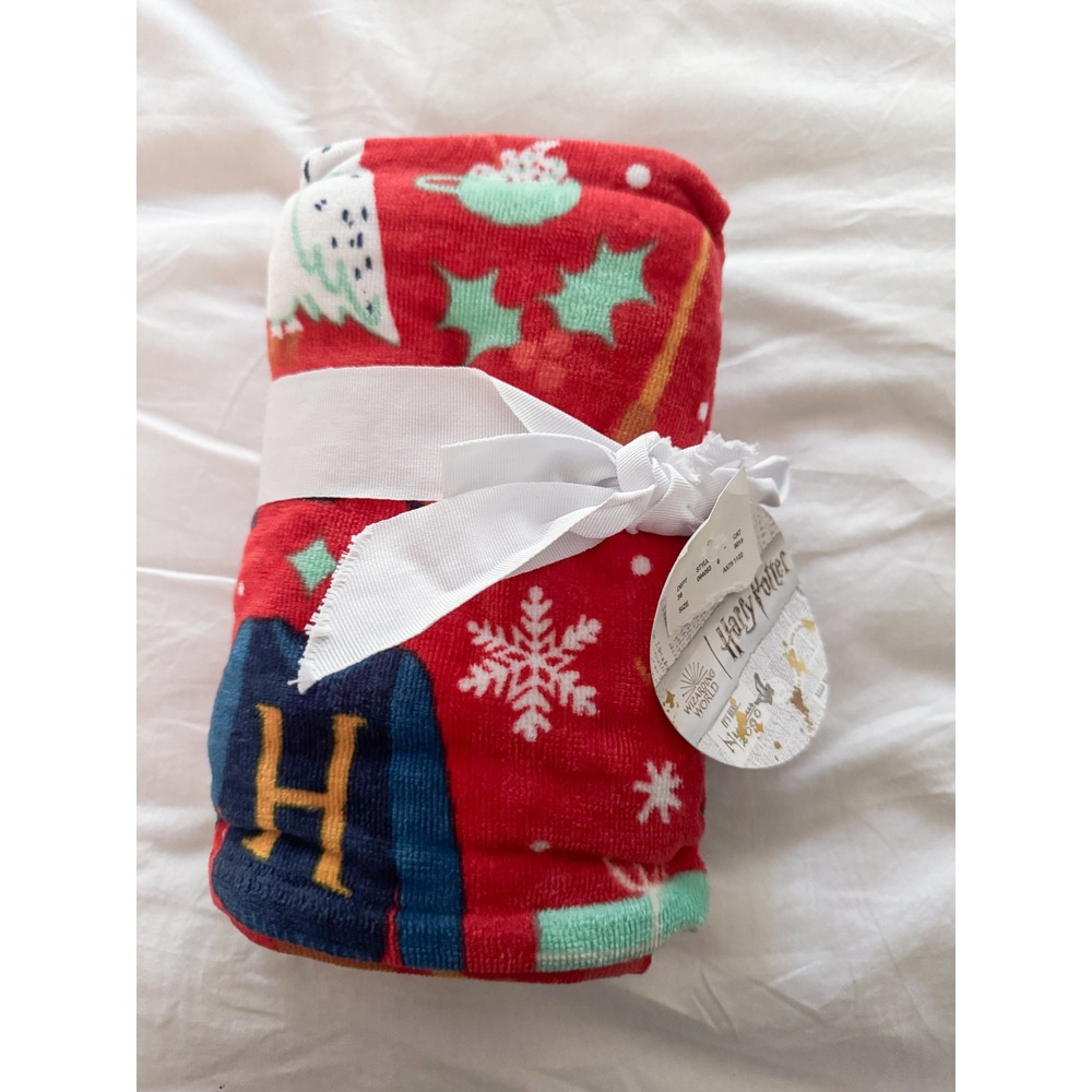 Harry Potter Holiday Hand Towels 2 Pack Red Hedwig Christmas Wizarding World NWT